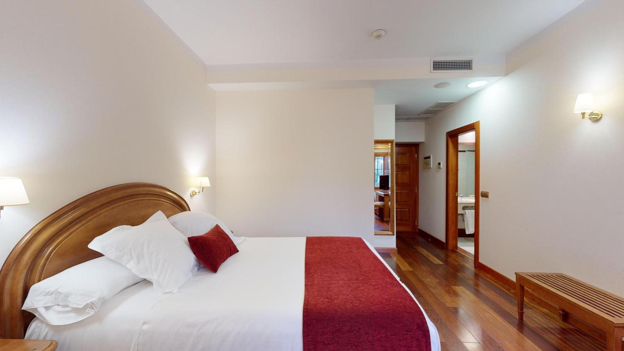 Azz Penafiel Las Claras Hotel & Spa Екстериор снимка