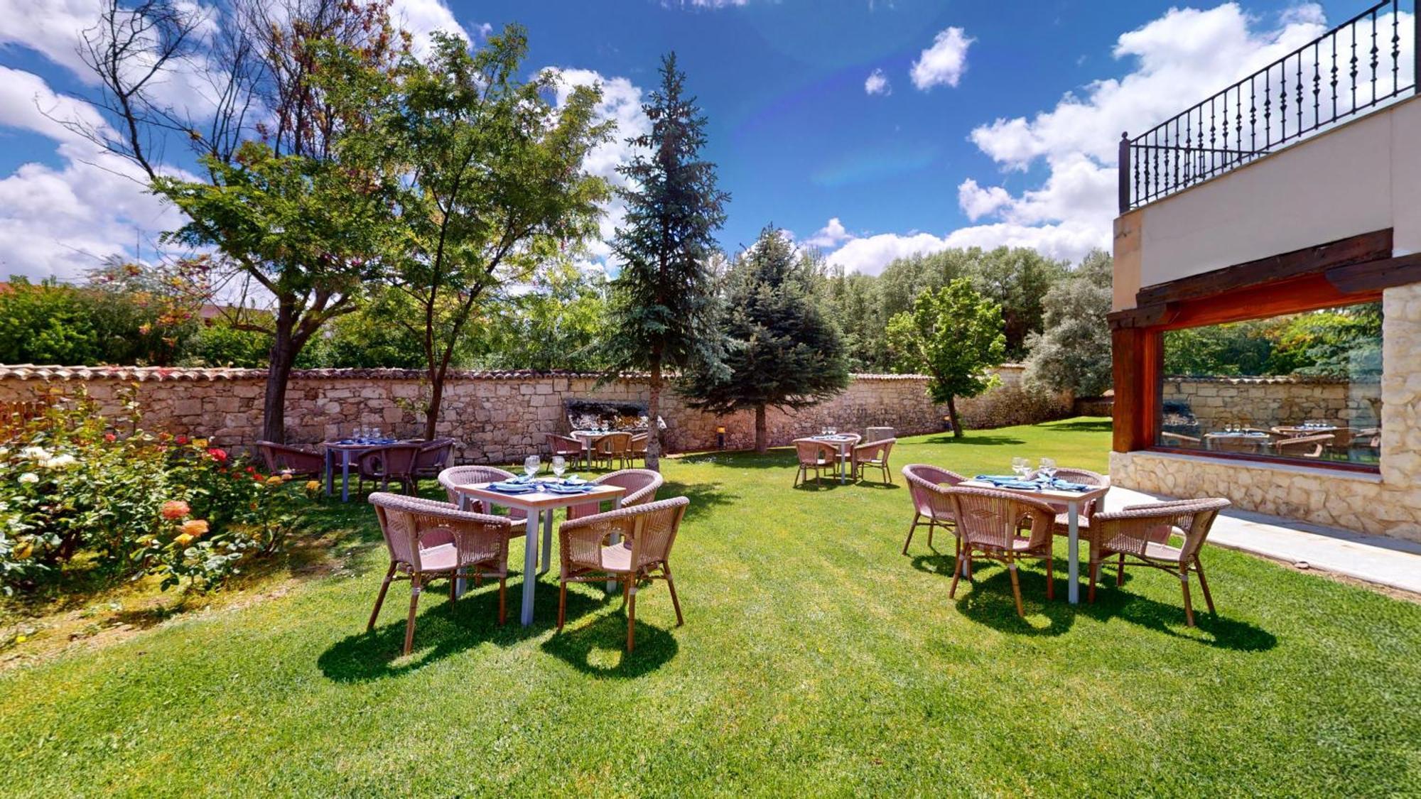 Azz Penafiel Las Claras Hotel & Spa Екстериор снимка