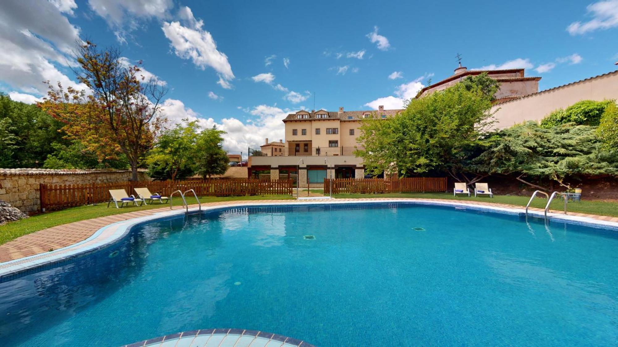 Azz Penafiel Las Claras Hotel & Spa Екстериор снимка